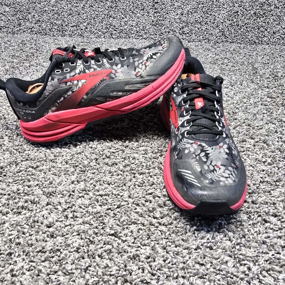 Brooks Cascadia 16 Louie Gong Sasquatch Shoes Mens 9.5 Gray Floral Trail Running
